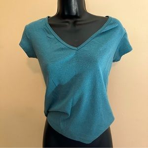 3/$20 Bisou Bisou teal short sleeve v-neck nylon blend top size medium